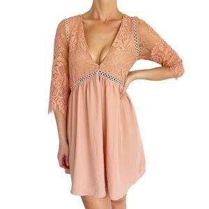 Tobi peach pink deep-v lace long sleeve cut out shift dress size medium